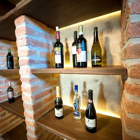 Tona Villa