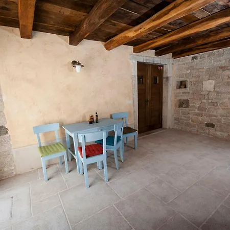 Tona Villa *