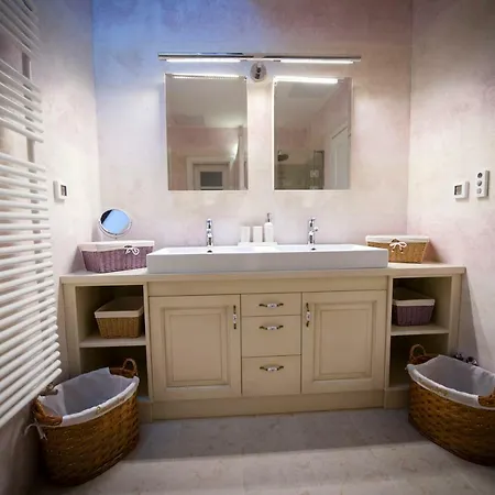 Tona Villa