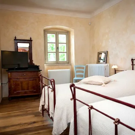 Tona Villa
